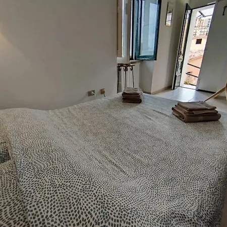 Casina In Collina Con Vista Suggestiva